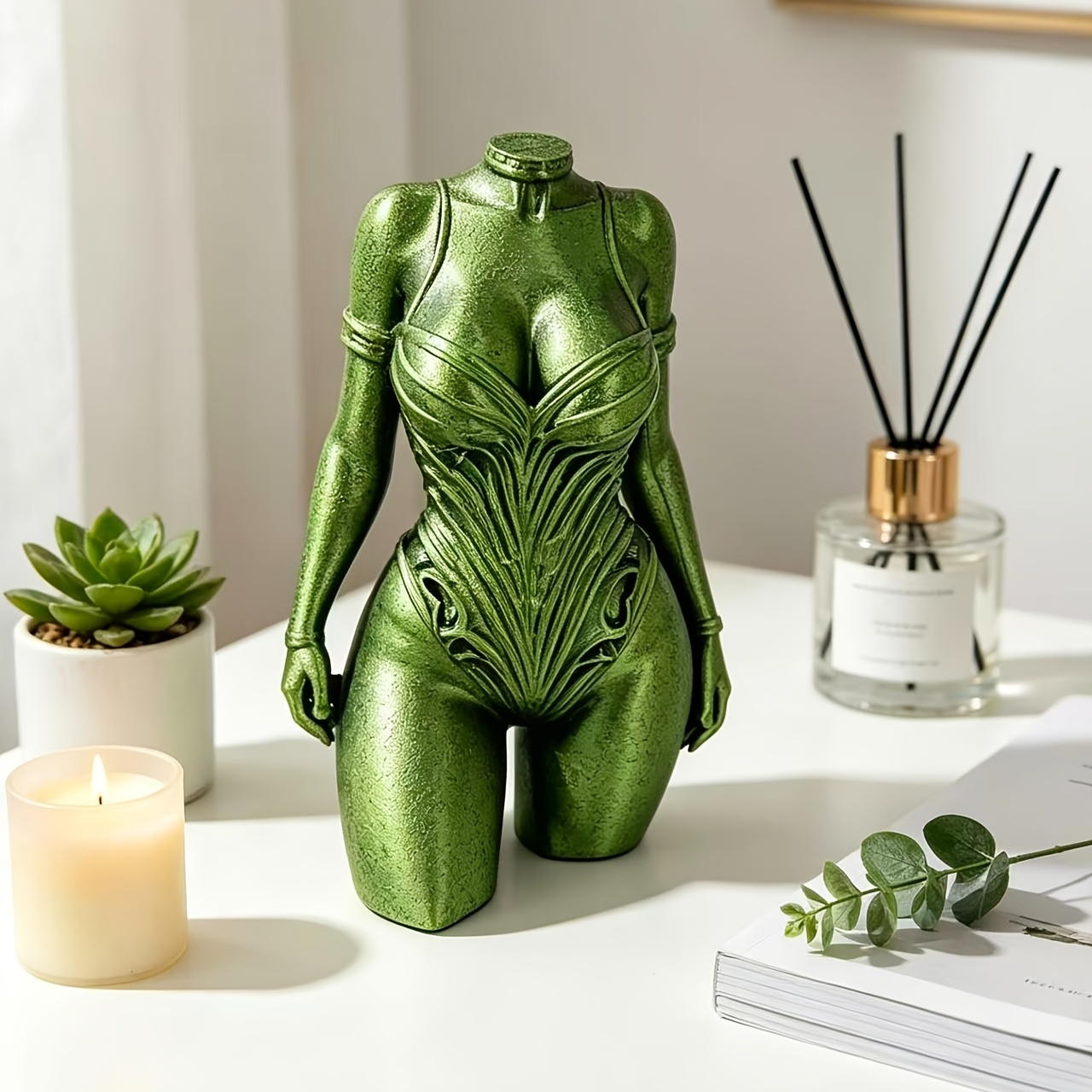 Cyberpunk Style Woman Torso Fi - Office Furniture Hon recension och pris