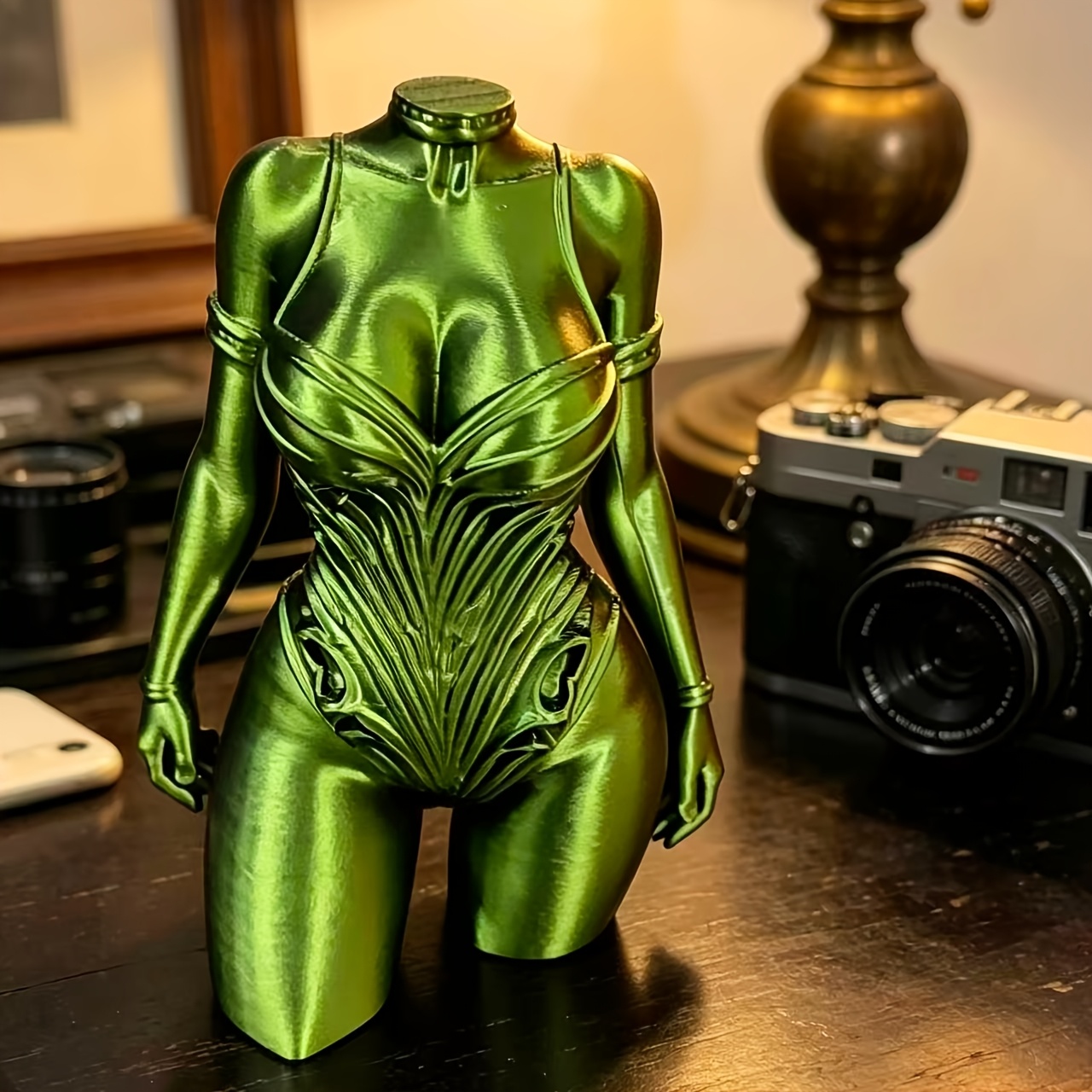 Cyberpunk Style Woman Torso Fi - Office Furniture Hon recension och pris