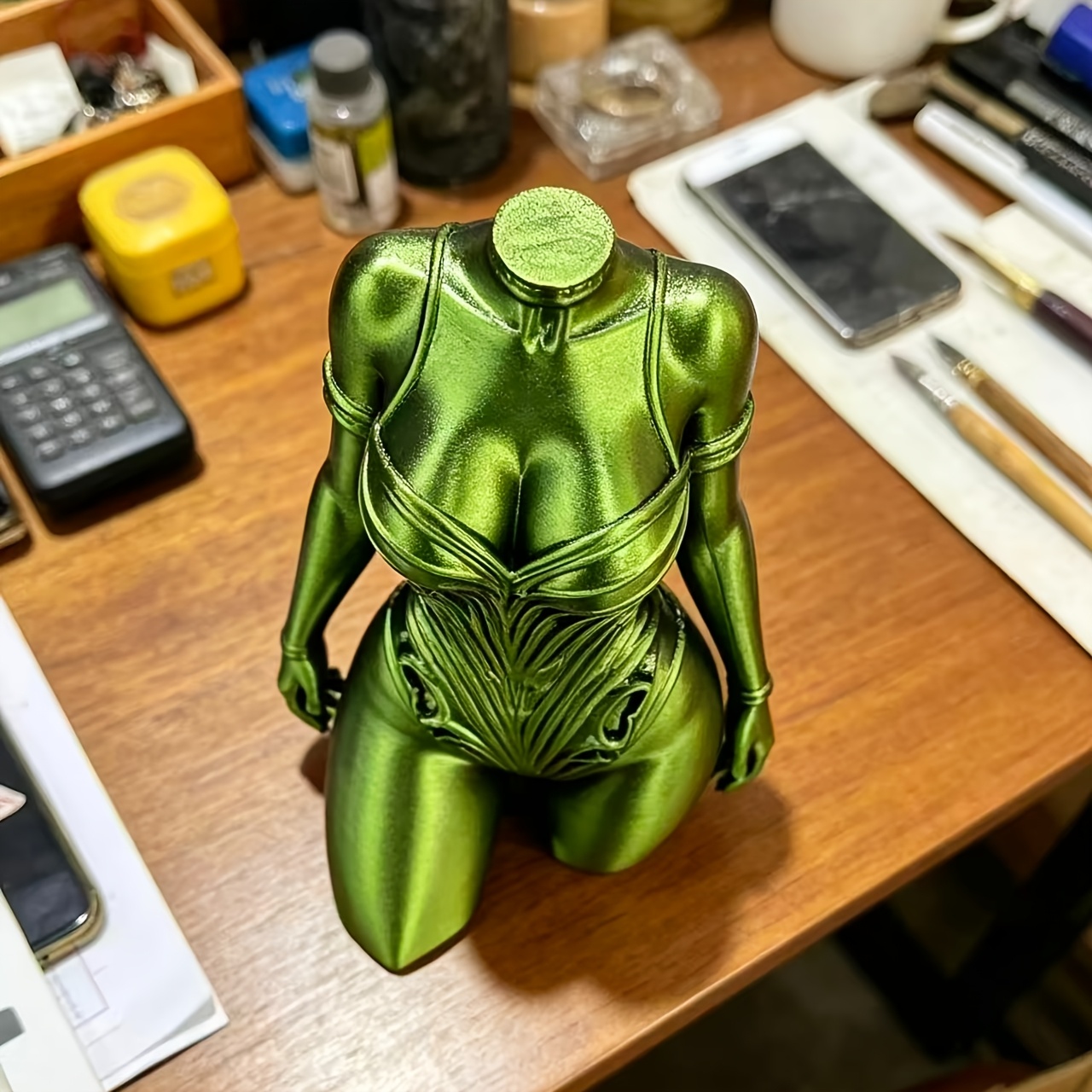 Cyberpunk Style Woman Torso Fi - Office Furniture Hon recension och pris